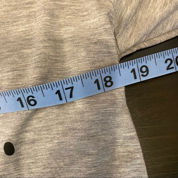 Under Armour long sleeve active wear athletic shirt basketball split back - Picture 4 of 4